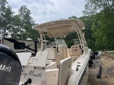 2022 Grady white Fresh water boat only 214 hrs Equipped with head Curtains Power lounge 300hp digita...