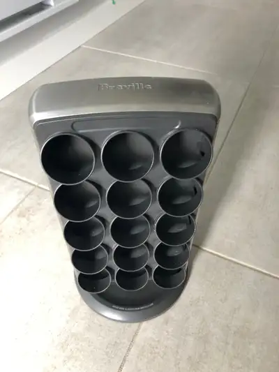 Excellent like new condition! Holds 30 K-cups.. STAINLESS sides. 15 K CUPS per side.. Swivels on its...
