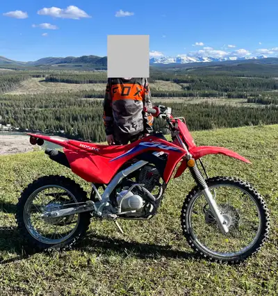 Fantastic fuel injected dirt bike. Big wheel version. Plastic in great shape. Just minor scuffs on f...