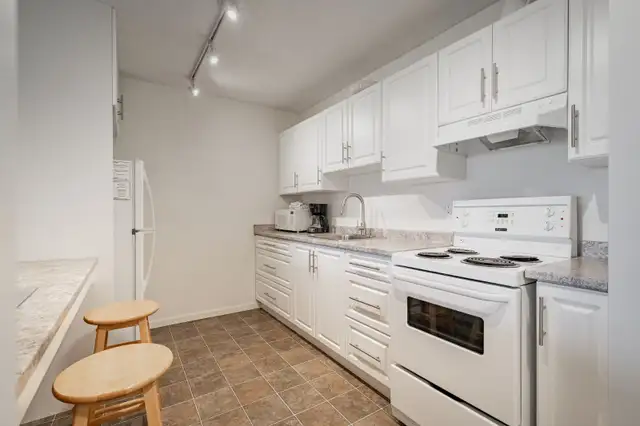 Stay Longer in Qualicum Beach, Vancouver Island in British Columbia in Canada - Image 9