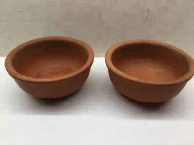 2 pots ronds en terre cuite, View more