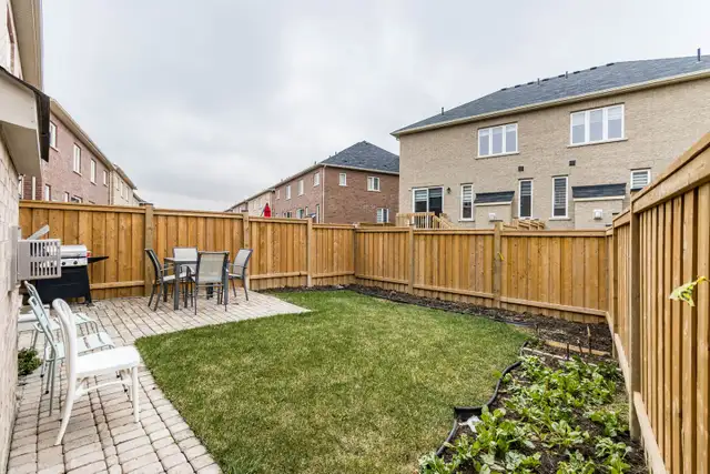 4 bedroom and 2.5 washroom home in Brampton (Mississauga Rd) in Long Term Rentals in Mississauga / Peel Region - Image 11