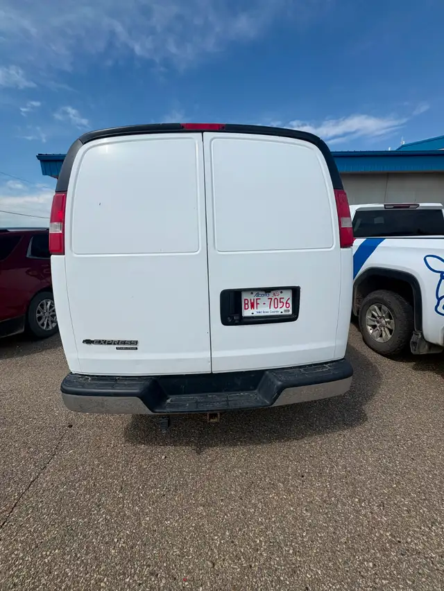 2015 Chev Express Cargo Van Ext504926047337850881