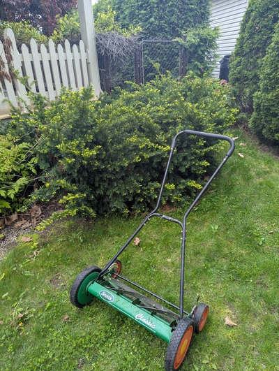 Tondeuse hélicoïdale/Reel lawnmower, View more