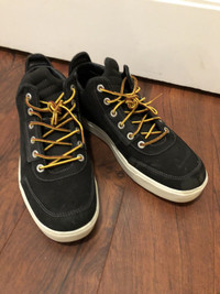 New  men’s Timberland size 8W shoes