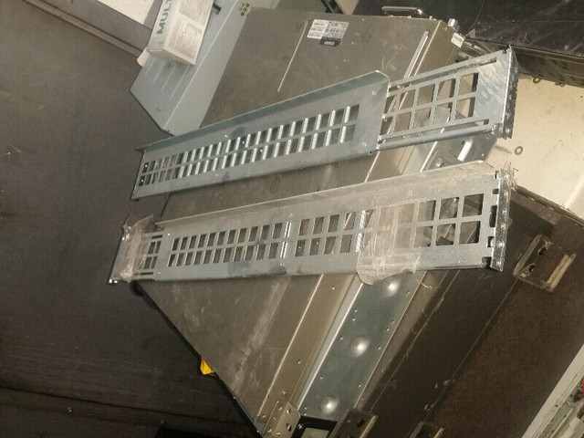 generic 2u rack mount server rails many sets dans Autre  à Ville de Montréal