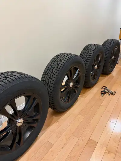 Ensemble de 4 pneus d’hiver + jantes à vendre. Pneus : • Firestone Winterforce 2 UV • Dimension : 25...