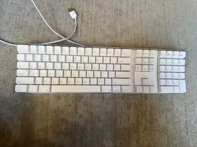 Apple Keyboard - Wired USB A1048