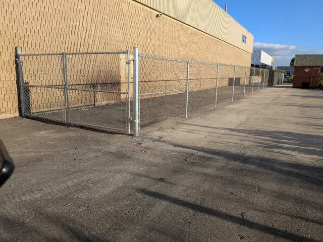 fence and deck install590081410299351042