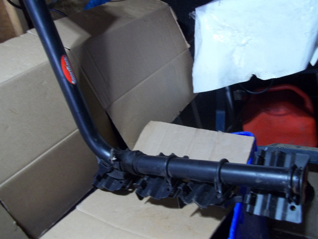 Porte-vélos d'attelage basculant SportRack dans Autres pièces et accessoires  à Laurentides