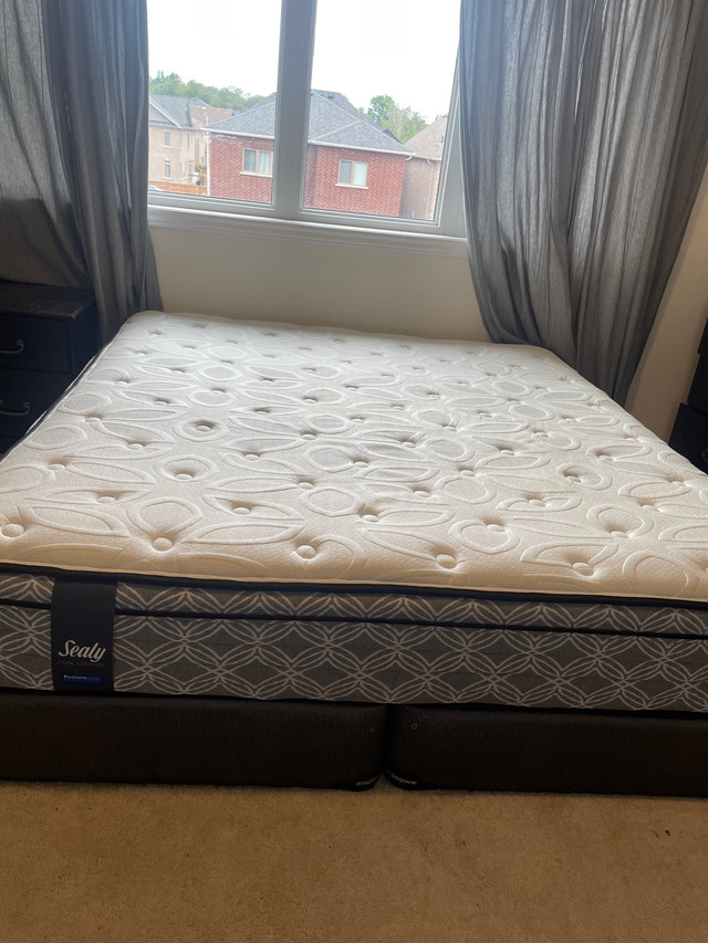 King size bed and box spring  in Beds & Mattresses in Oshawa / Durham Region - Image 2