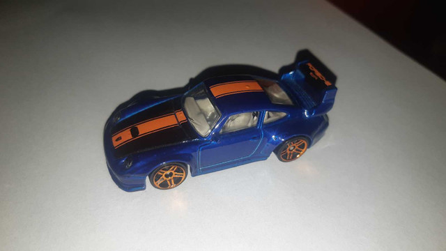 Porsche 993 GT2 loose Hot Wheels Showroom 2016 in Toys & Games in Guelph