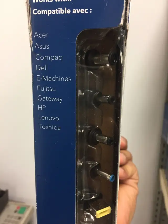 UNIVERSAL LAPTOP CHARGERS64711645215747121