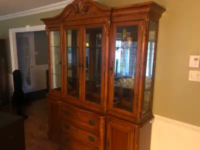 Tres beau vaissellier / buffet en bois massif, View more