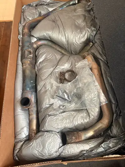 Touring seat, perfect shape 225.00 obo 09-16 Touring exhaust 100 obo Brand new heated grips 50 obo B...