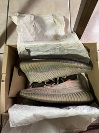 Like New    Adidas Yeezy Boost 350  V2 Sand Taupe