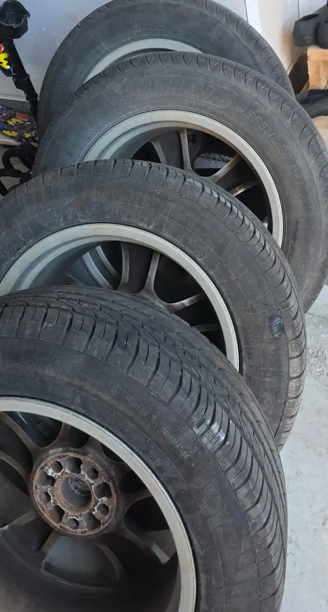 2010-2025 Lexus  RX 350  Rim & Tire - 235/60R18 in Tires & Rims in Oshawa / Durham Region - Image 9