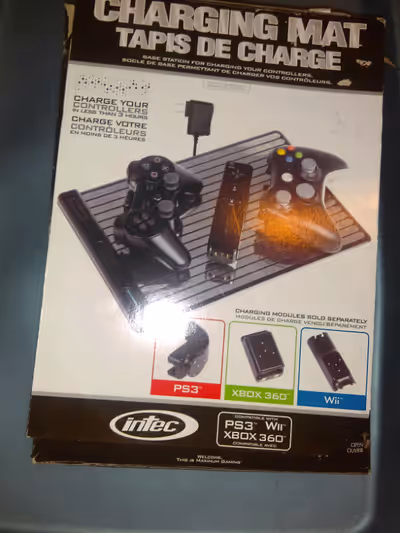 Idéal pour la charge de manette de jeux ou téléphone cellulaire. Le tapis de charge vien avec la boî...