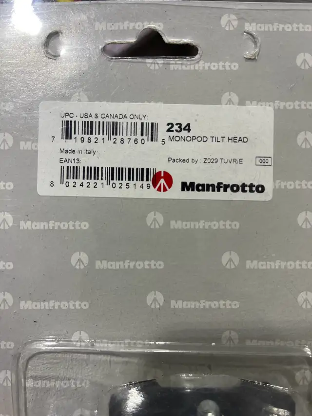 New Manfrotto tilt head in Cameras & Camcorders in Markham / York Region - Image 3
