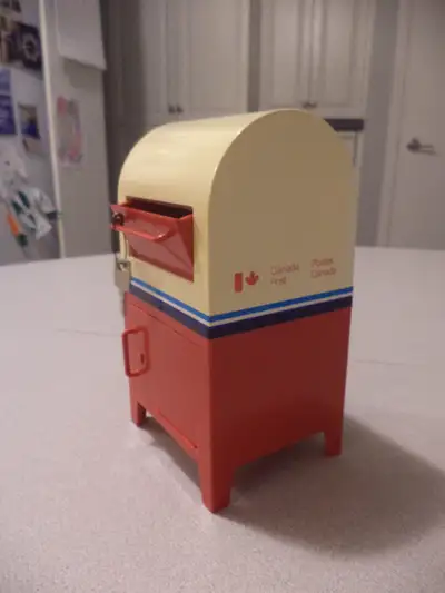 Plastic Canada Post mailbox coin bank. 7" tall. metal key. moving mail door. Access to interior by d...