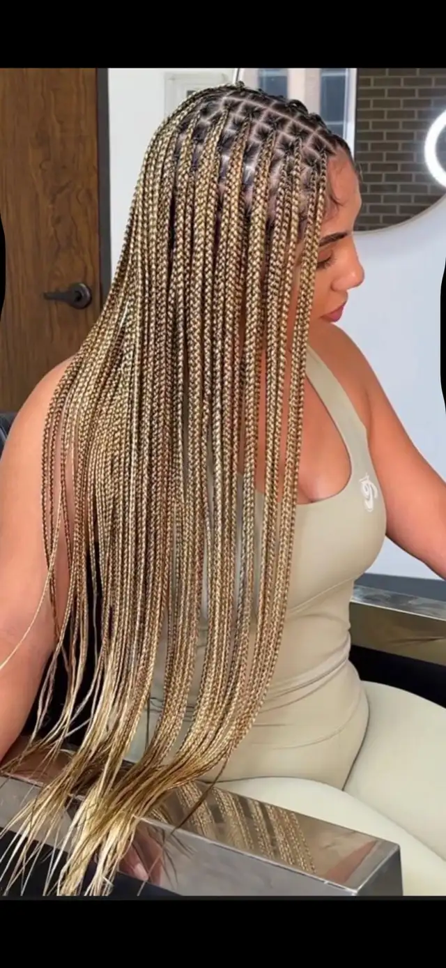 Hair stylist63013091067393123