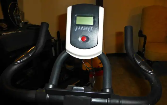 Soozies Fitness Stationary Bicycle, Model:  A90-144 in Health & Special Needs in Ottawa - Image 6
