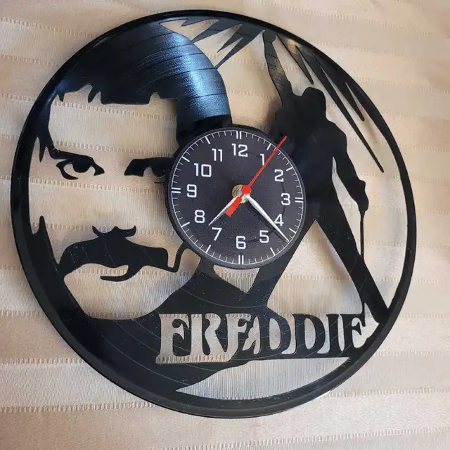 Queen - Freddie Mercury Vinyl Wall Clock in Home Décor & Accents in Markham / York Region - Image 3