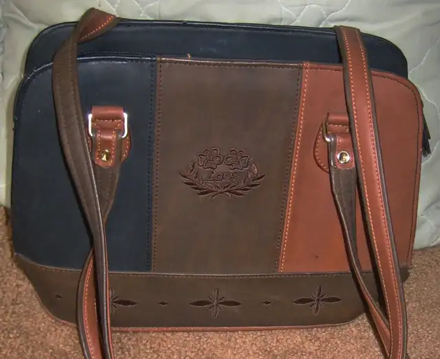 (DFU-041) Woman's Purse Hand Bag by Long in Women's - Bags & Wallets in City of Toronto - Image 2