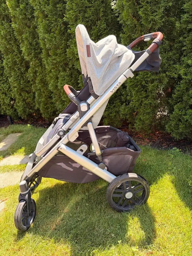 Uppababy Vista V2 Stroller & Bassinet + accessories in Strollers, Carriers & Car Seats in Hamilton - Image 3