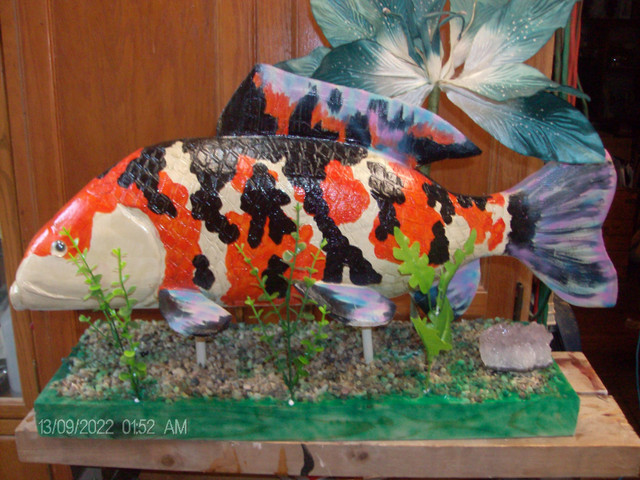 wood carved 24" koi fish mounted on colorful display base. in Arts & Collectibles in City of Toronto - Image 2