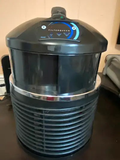 Looks brand new, clean filter.