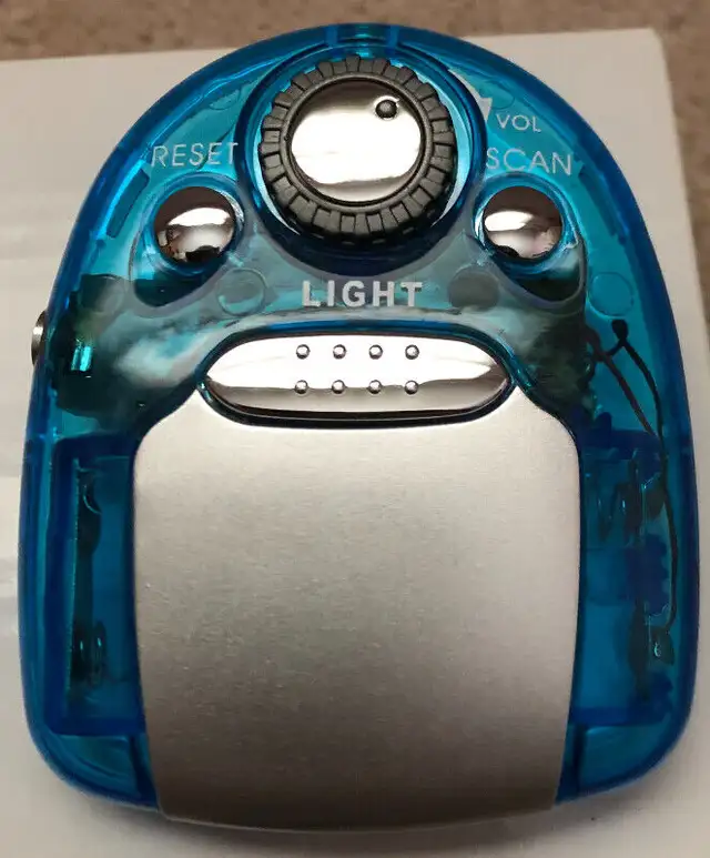 FM SCANNER RADIO with torch light Ear Phones and Batteries NEW in General Electronics in Mississauga / Peel Region - Image 3