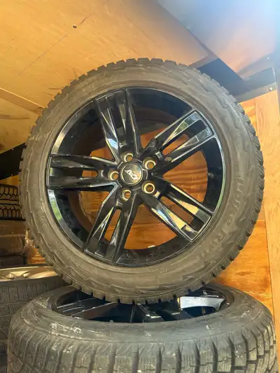 18” Subaru Forester/Crosstrek rims with 225-55-18 Hankook ipike winter tires. In good condition. Tir...