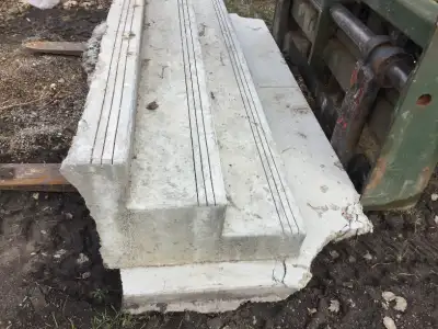 Set of cement stairs. Renovation materials. MUST SELL so make an offer PLEASE read the ad carefully...