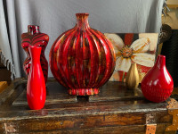 Vase , décoration rouge 