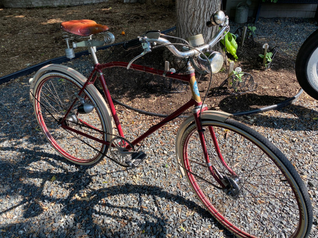 1952 CCM Camelback vintage Canadian Bicycle 3 speed in Cruiser, Commuter & Hybrid in Winnipeg - Image 2