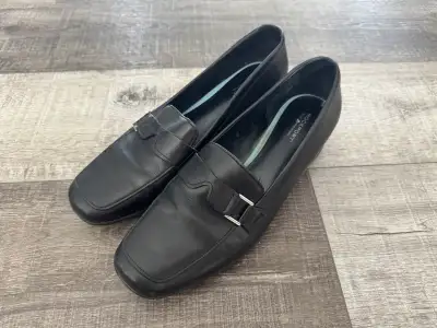 Women’s Rockport Leather Shoes Slip Ons Flats Size 10, View more
