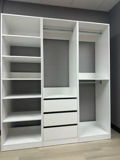 Garde-robe économique, View more