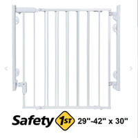 Pet or Baby Gate Fence - 29"-42" X 30"- NEW