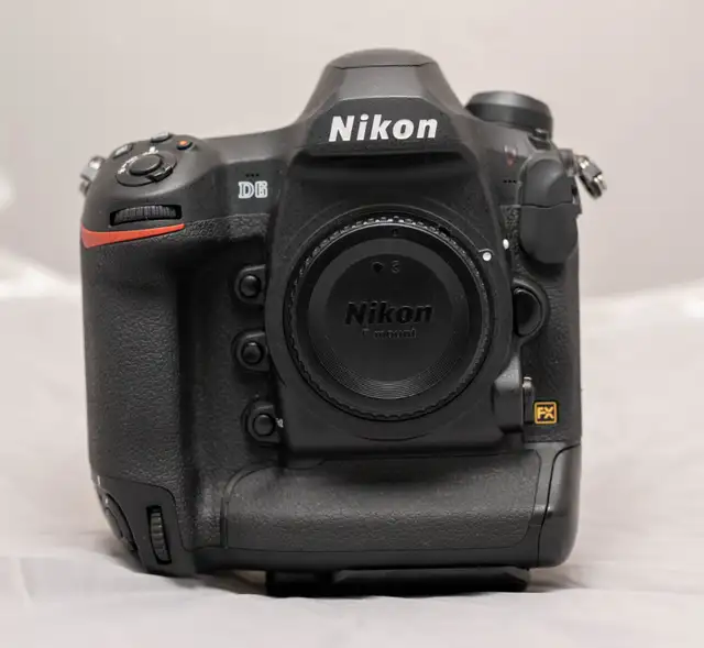 Nikon D6 — Low Shutter Count: 33,770 — Extra Battery & RRS plate ...