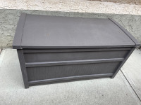 Suncast Resin Deck Box (Excellent Condition)