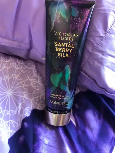 $5  EXACT CASH ONLY- BRAND NEW VICTORIA SECRET LOTION- NEW, View more