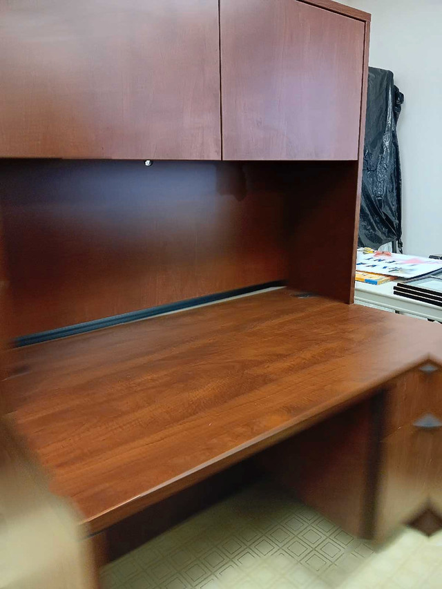 Free Desk in Free Stuff in Abbotsford - Image 2