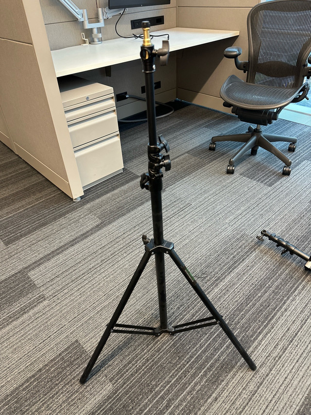 Mantis tripods pair in Cameras & Camcorders in City of Toronto