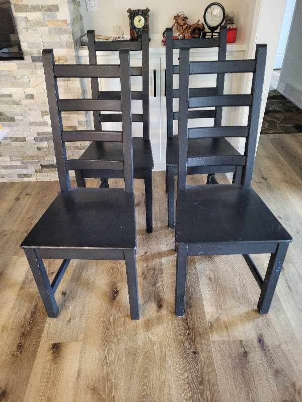 4 Wooden Dinning or Kitchen Chairs dans Chaises, Fauteuils inclinables  à Région de Mississauga/Peel