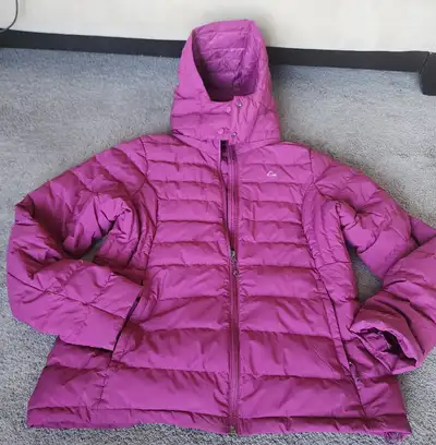 New. Paradox Ladies Puffer Style Jacket Size XLarge. Colour is Purple Features – Lightweight materia...