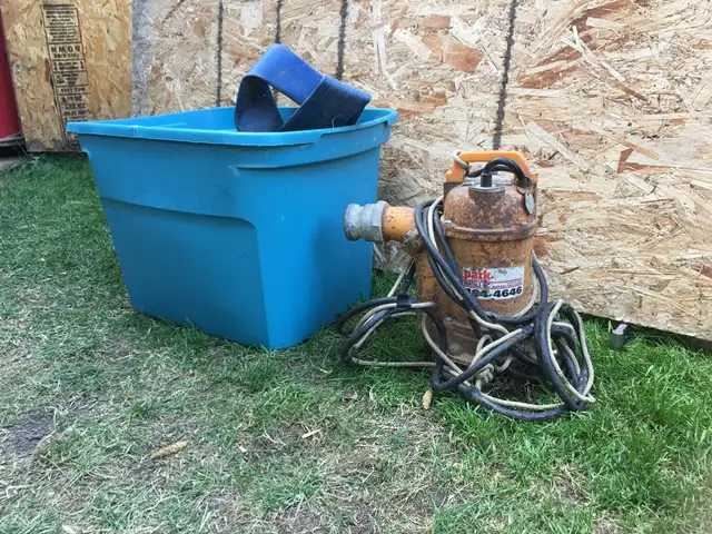 SUB PUMP WITH HOSE65712750453635122