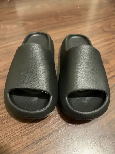 Onyx Yeezy Slides 9.5, View more