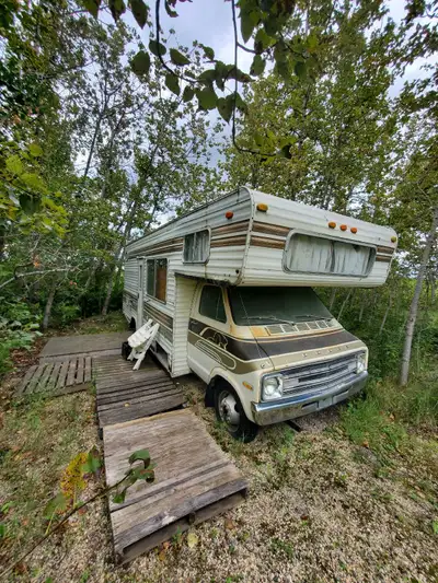 Would need a good amount of work and does not run, but would be a great little home on wheels. Price...