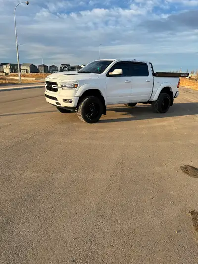 Selling my 2022 Ram 1500. 6” BDS lift, fender flares, 22X12 Armed off-road rims with 35-12.5-22 tire...